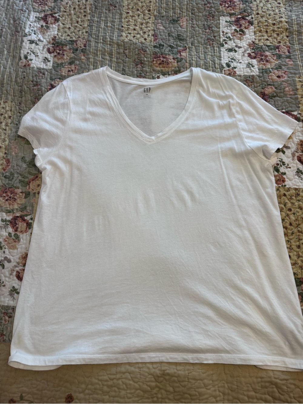 GAP White V-Neck Short Sleeve Tee